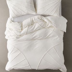Urban Outfitters Eden Tufted Duvet Cover